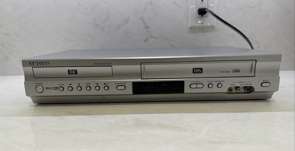 Samsung DVD-V4600C VHS/DVD Combo Player 4-Head Hi-Fi No Remote VHS Works READ